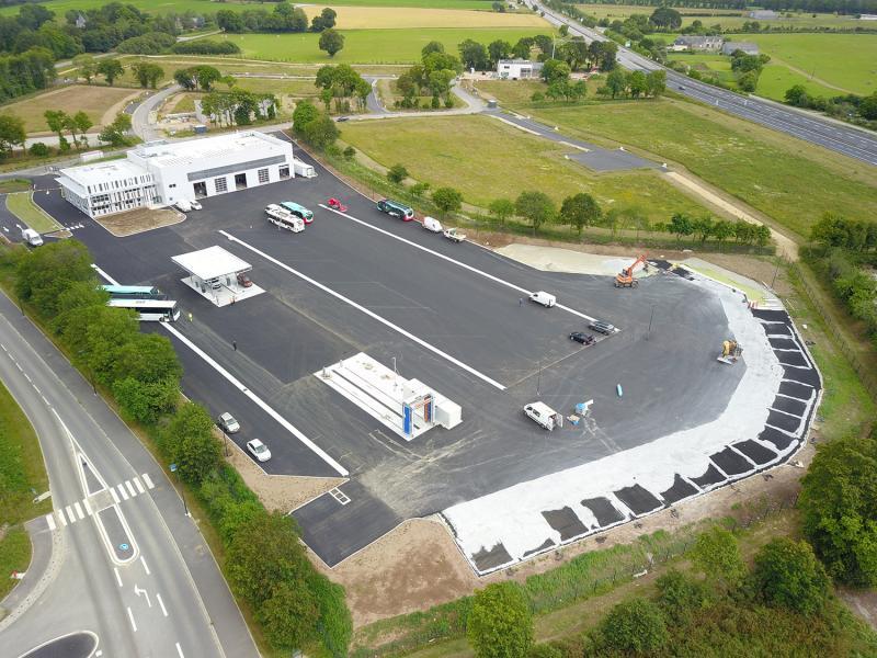 Parking avec  AMter, un géotextile pour éliminer naturellement les hydrocarbures des eaux